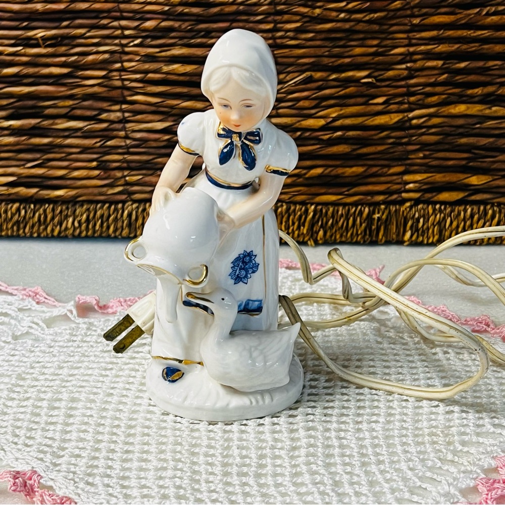 Night Light Lamp - Dutch Girl Feeding Goose/Duck - Blue & White Vintage